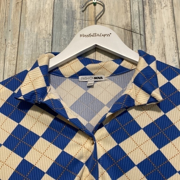 Fashion nova a day at the race | tan & blue checkered triangle crop button up| M - Picture 9 of 13